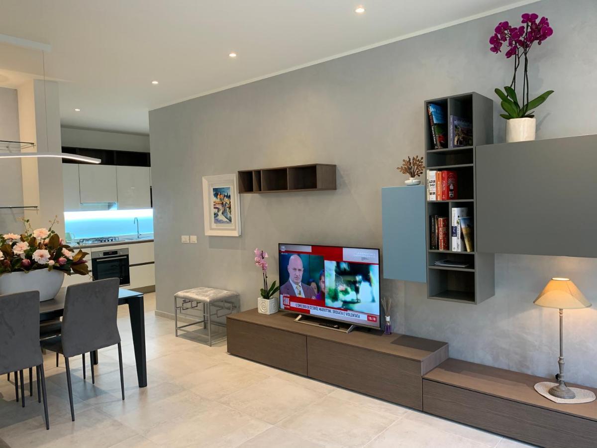 דירות סטרסה A Casa Di Chiara 2 מראה חיצוני תמונה
